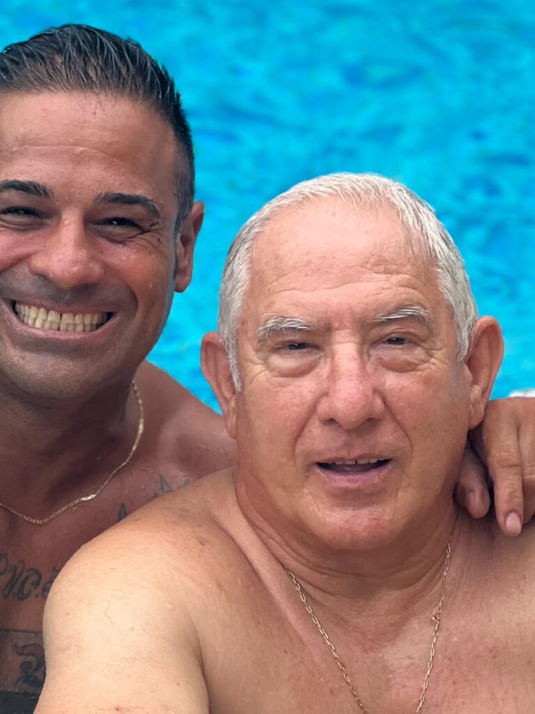 Photo shared by VÍCTOR SALVO on January 23, 2026 tagging @carniceria_victorsalvo49. May be an image of one or more peop