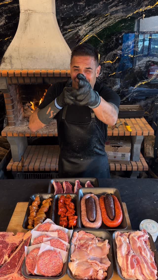 Pack Facharcutero 100€ portes incluidos y “Facharcutero plus(más 1kg Entrecotte) 120) el que le gusta a Torrente 😂😂 ww